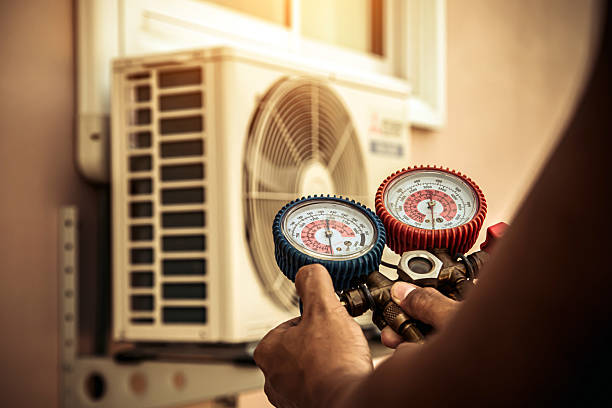 Professional Hvac technician working in Kaysville, UT